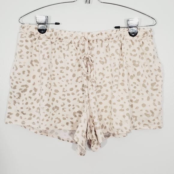 Cream leopard print lounge shorts size large - Picture 1 of 5